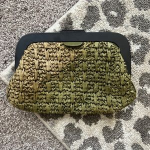 Beautiful Olive Green Banana Republic Woven Straw Clutch ✨